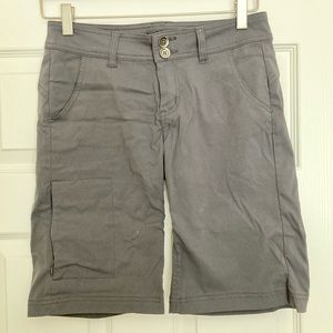 Prana Halle hiking short Size 2, Color Charcoal